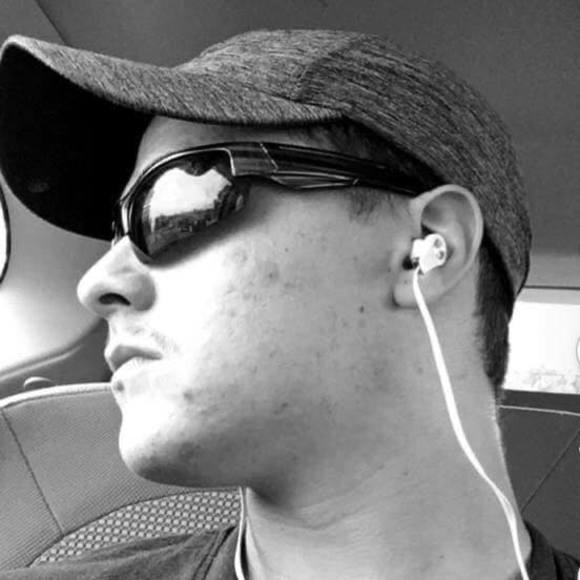 Profile Picture of Matthew Grove (@matthew_grove) on Poshmark