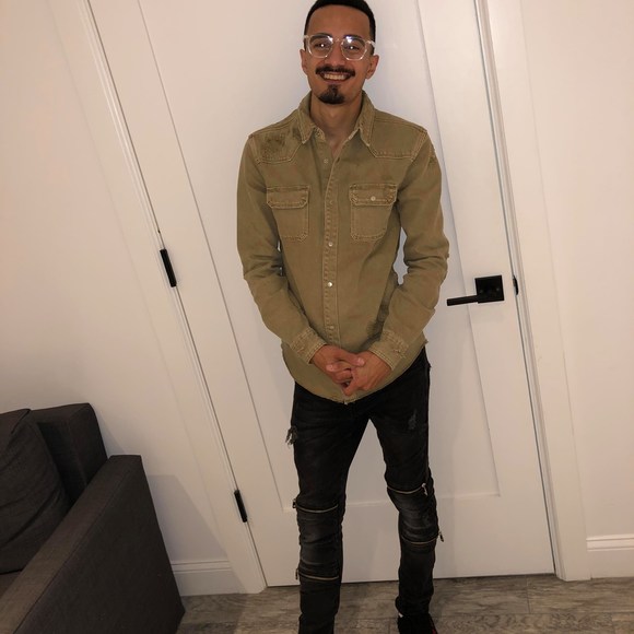 Alex Navas - Poshmark Profile Picture of Alex Navas (@alexnavas) on Poshmark