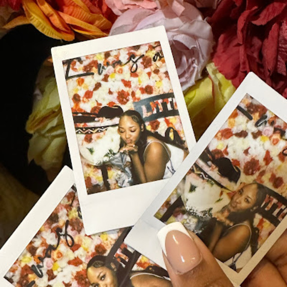 Profile Picture of Anaya M (@anayam215) on Poshmark