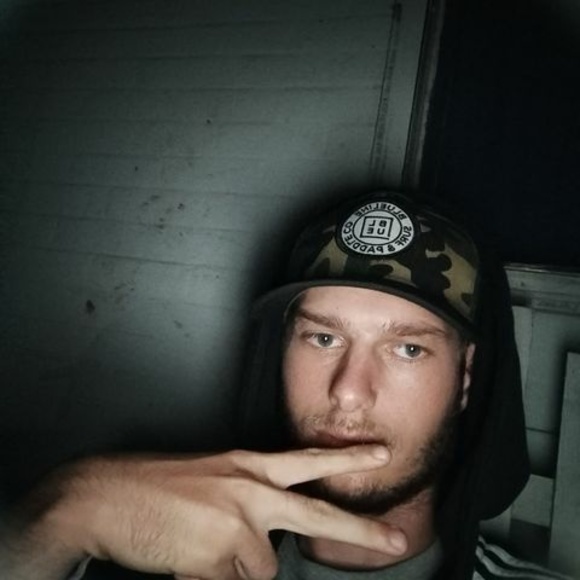 Profile Picture of Dillion Holcomb (@dillion_holcomb) on Poshmark