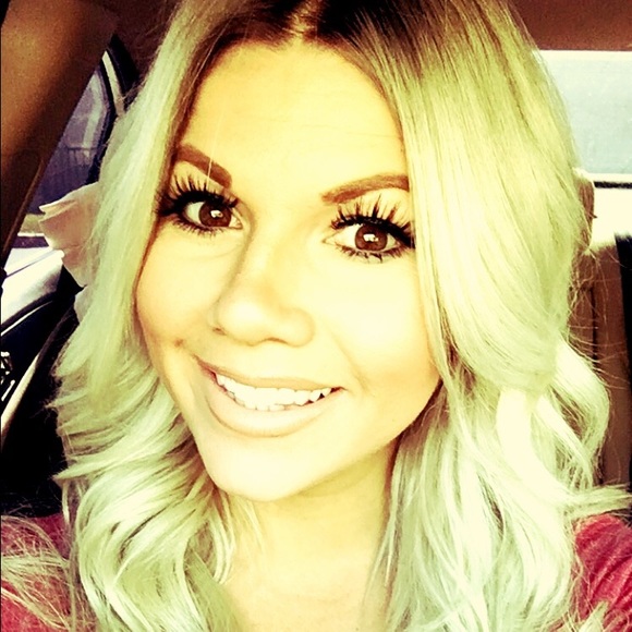 Profile Picture of Ashley Chasmar (@achasmar) on Poshmark