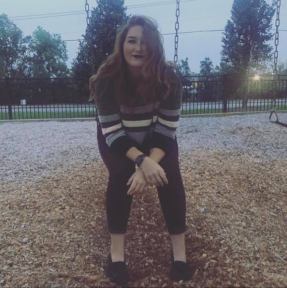 Profile Picture of Bianca Vanderipe (@bianca_nicole5) on Poshmark