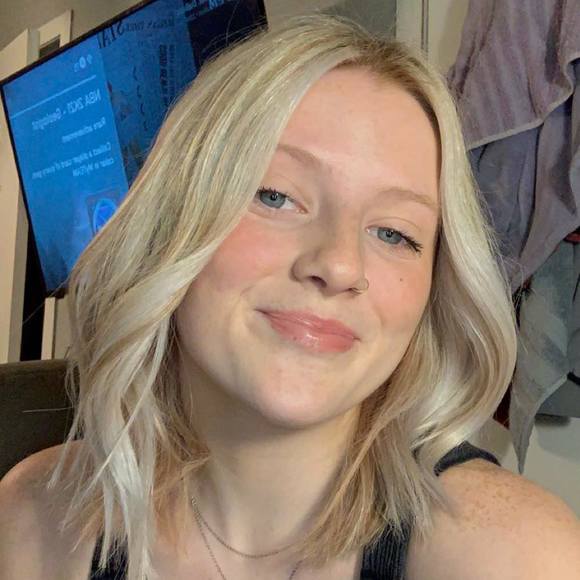 Profile Picture of Olivia Horn (@livhorn23) on Poshmark