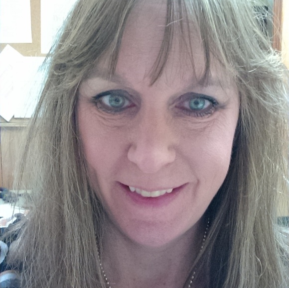 Profile Picture of Lisa Crain (@lisa_crain) on Poshmark