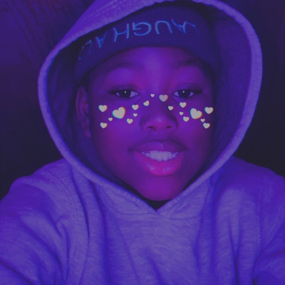 Profile Picture of Emanuelle Armstrong (@emanuelle_23hi) on Poshmark