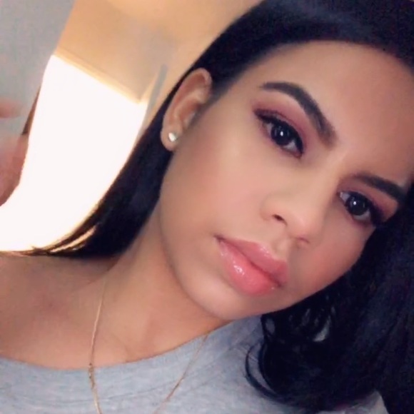 Profile Picture of Daritza Diaz (@daritzadiaz) on Poshmark