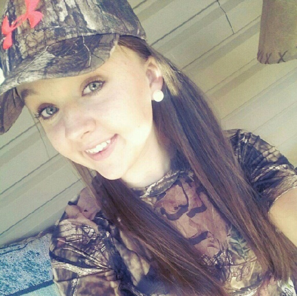 Profile Picture of Amberly Albertson (@amb_thing1) on Poshmark
