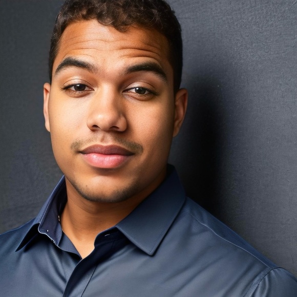 Profile Picture of Emanuel Thompson (@emsthompson23) on Poshmark