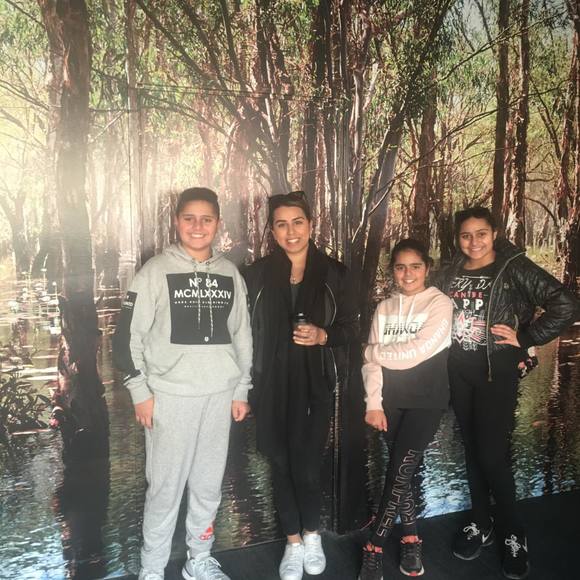 Profile Picture of Katty Azzi (@kattyazzi) on Poshmark