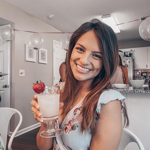 Profile Picture of Daniella Francese stowe (@daniellafrances) on Poshmark