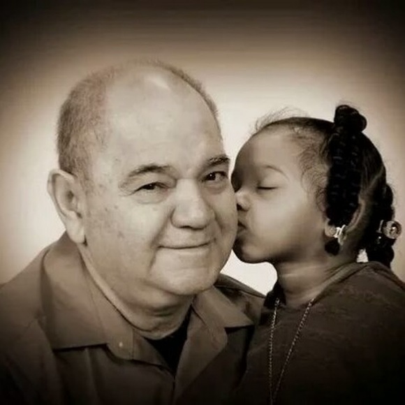 Profile Picture of Sara Guebara (@saraguebara1976) on Poshmark