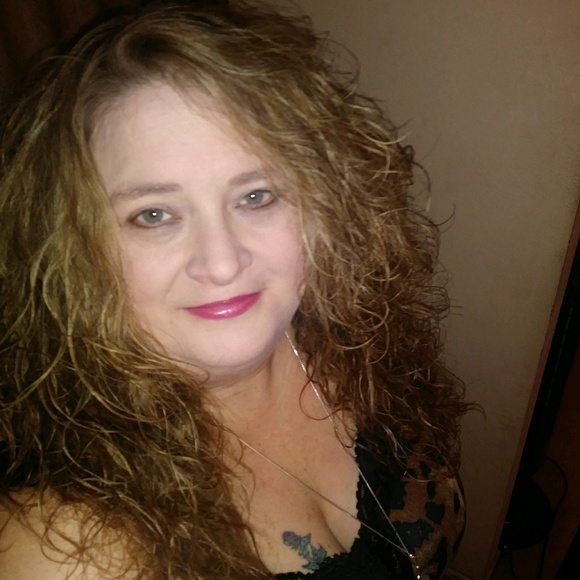Profile Picture of Paula Williams (@dolphinpw) on Poshmark