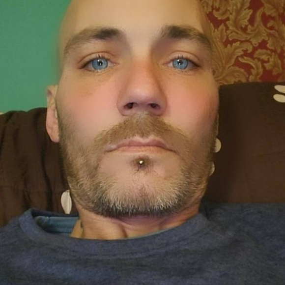 Profile Picture of Christopher Edward (@buggedout333) on Poshmark