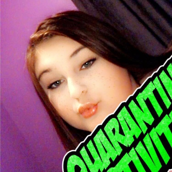 Profile Picture of Lily Stuver (@yo_itslily) on Poshmark