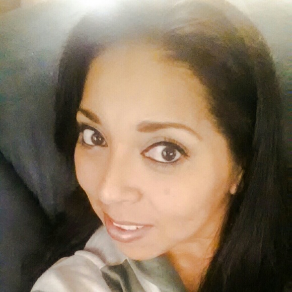 Profile Picture of Sofia Alonso (@sophia_sbs) on Poshmark