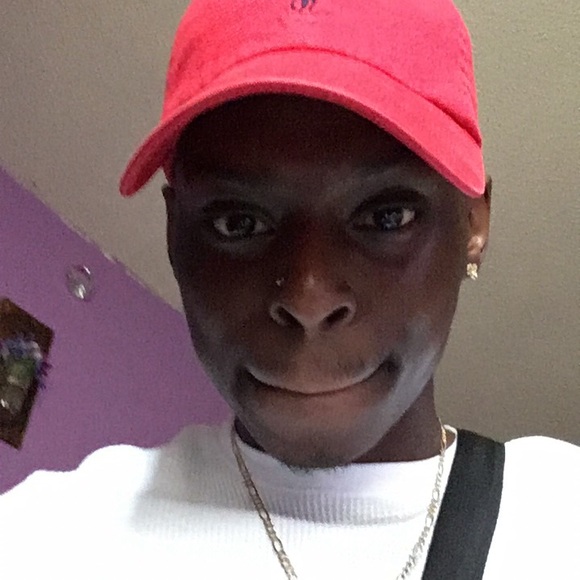 Profile Picture of Christopher Hunter (@christopherh880) on Poshmark