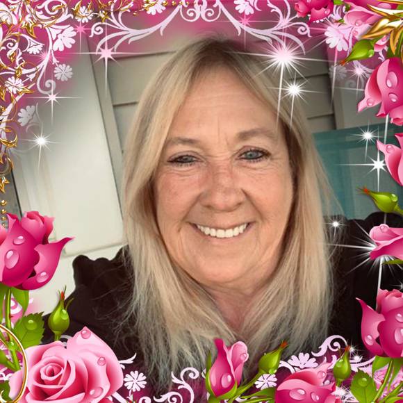 Profile Picture of Debbie Kreutter (@jpdk1112) on Poshmark