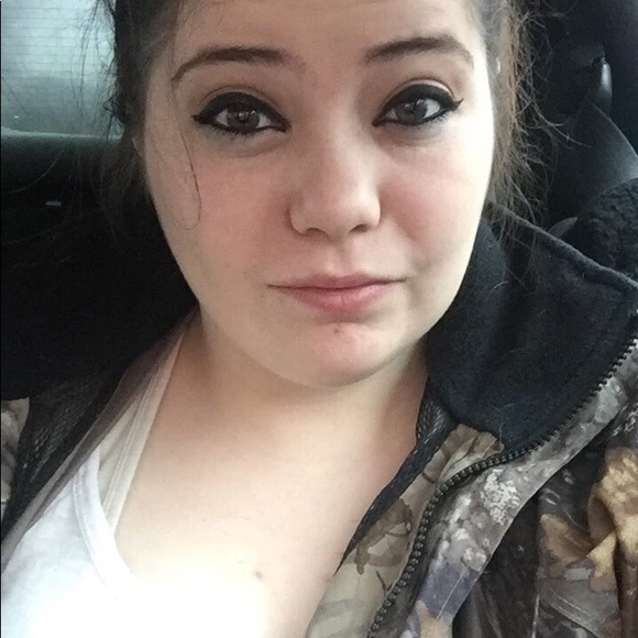 Profile Picture of Amanda Andries (@amandaandries) on Poshmark