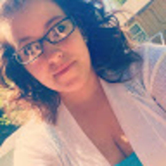Profile Picture of Amanda Badore (@weirdo70) on Poshmark