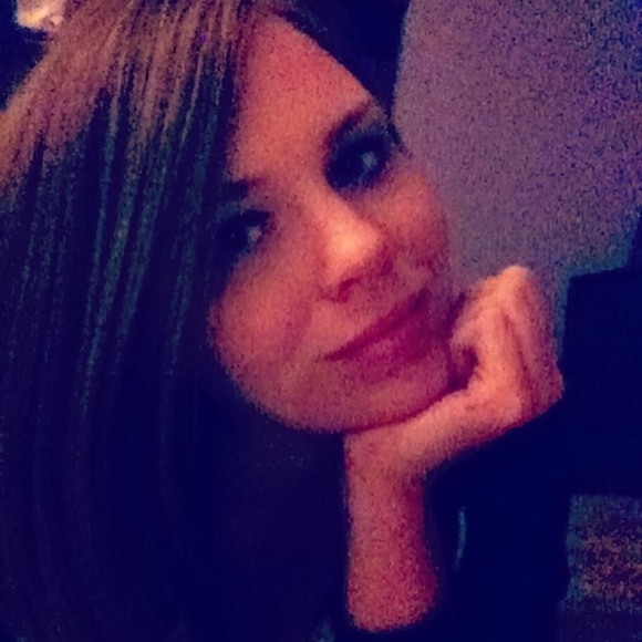 Profile Picture of Crystal Vanderwolf (@crystalight17) on Poshmark