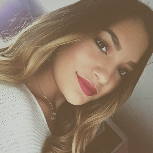 Profile Picture of Keridan Velasquez (@keridanskye) on Poshmark