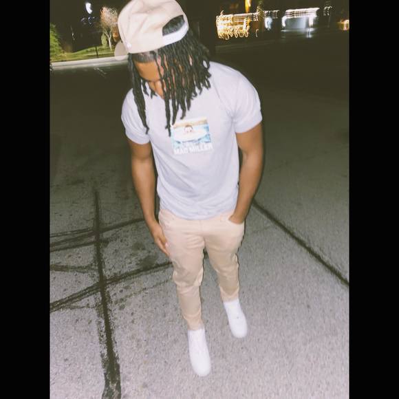 Profile Picture of Derrick Mclaughlin (@derrickmclau165) on Poshmark