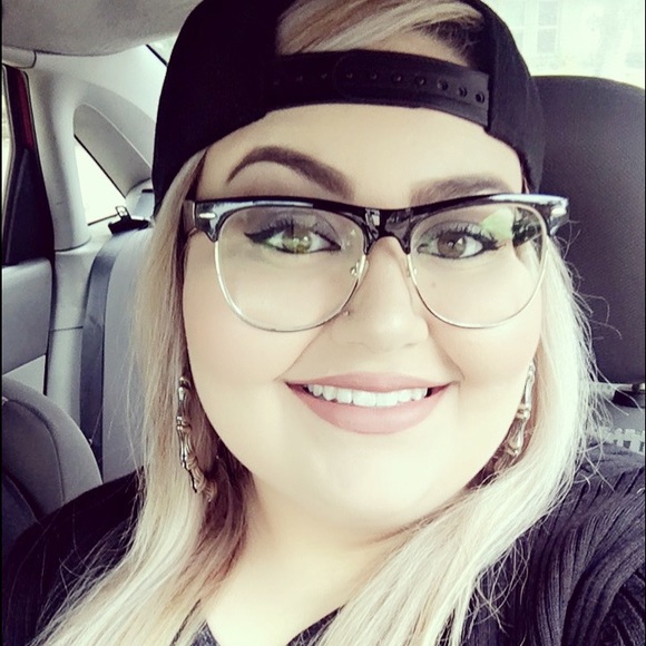 Profile Picture of Alysa Medina (@alysamedina) on Poshmark