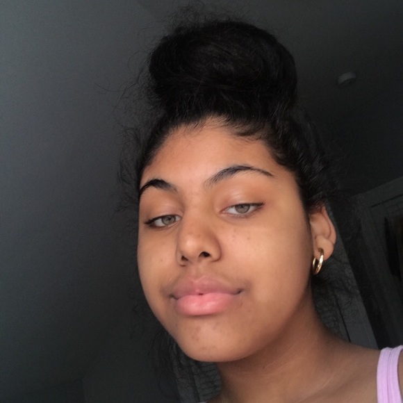 Profile Picture of Leslie Disla (@diislaaa) on Poshmark