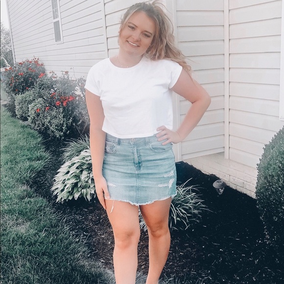 Profile Picture of Julia Dorbert (@juliadorbert) on Poshmark