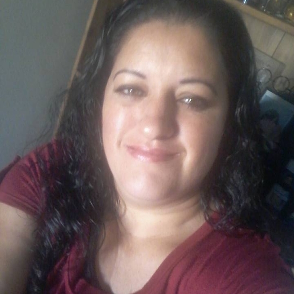Profile Picture of Luz Escobar (@escobarluz17) on Poshmark