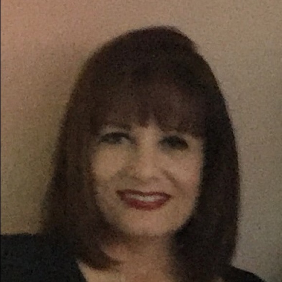 Profile Picture of Norah Jeddery (@njeddery) on Poshmark
