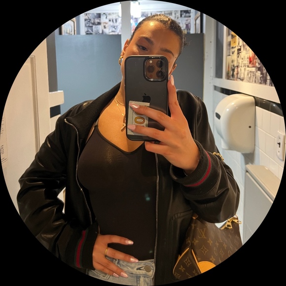 Profile Picture of Sophia Severine (@sophia_severine) on Poshmark