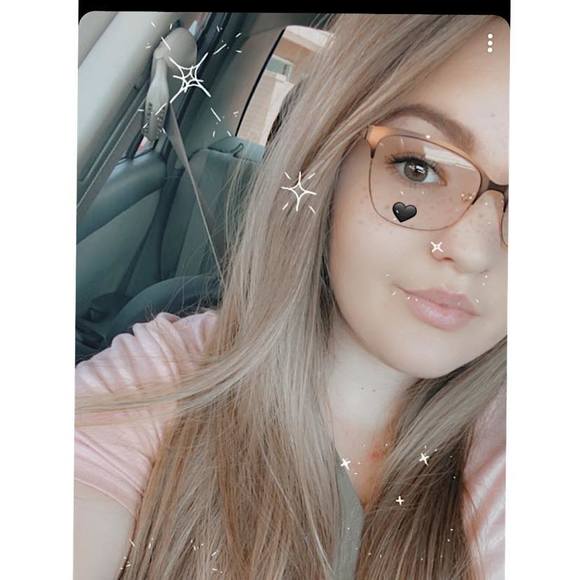 Profile Picture of Alicia Crissman (@alibabble) on Poshmark