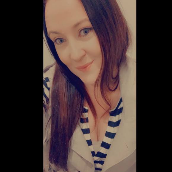 Profile Picture of Renee Crompton (@reny_1982) on Poshmark