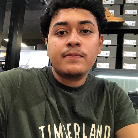 Profile Picture of Alexander Miguelena (@alexmig) on Poshmark