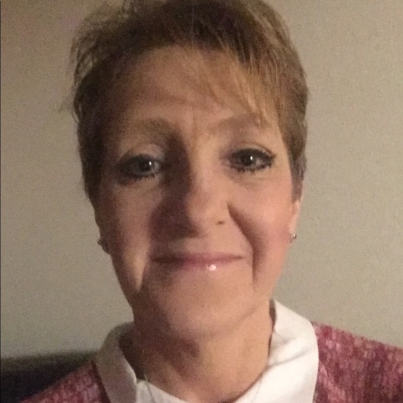 Profile Picture of Sandra Jacobson (@jacobsonsandra) on Poshmark