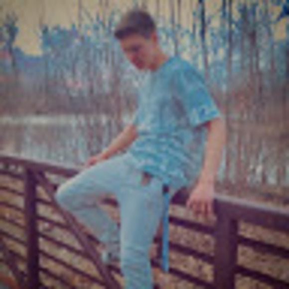 Profile Picture of Jory Spiroff (@jspiroff02) on Poshmark