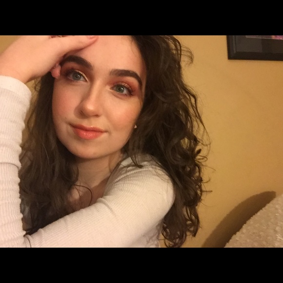 Profile Picture of Madison Vanderslice (@mads_slice) on Poshmark