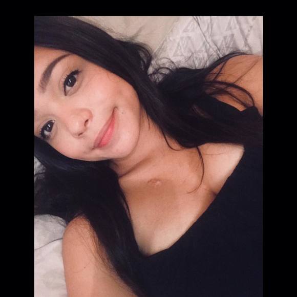 Profile Picture of Vicky Salinas (@vickysalinas14) on Poshmark