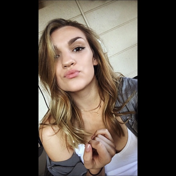 Profile Picture of Kenzie Laffin (@kenzie_laffin) on Poshmark
