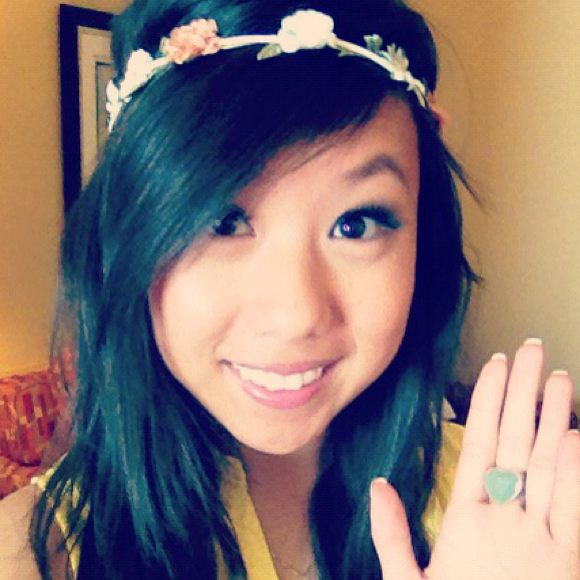 Profile Picture of Juliet Nguyen (@julescoookies) on Poshmark