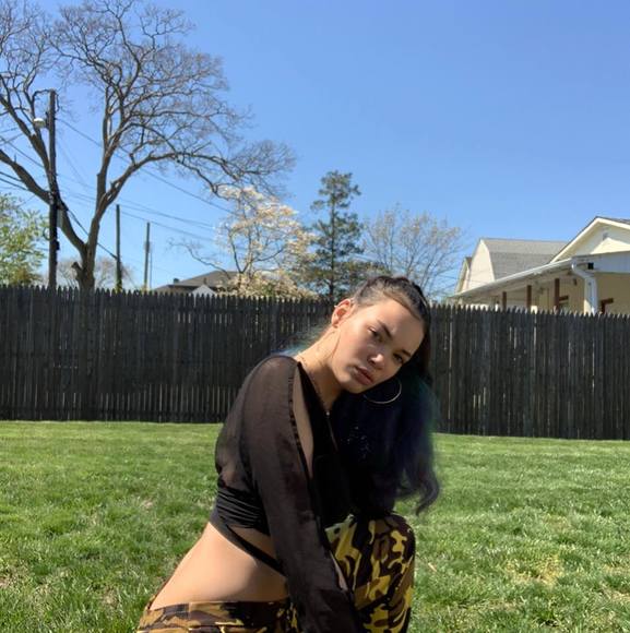 Profile Picture of Shannon Richards (@shanj9) on Poshmark