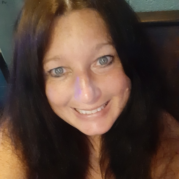 Profile Picture of Kimmie Aaron (@kimmiesue516) on Poshmark