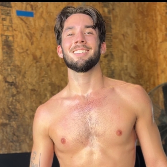 Profile Picture of Aaron Werdmuller (@aaronwerdsy) on Poshmark