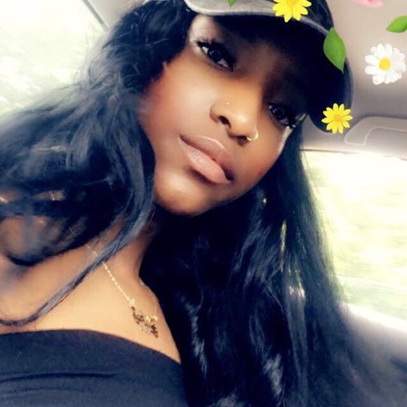 Profile Picture of Sharae Green (@sharaegreen) on Poshmark