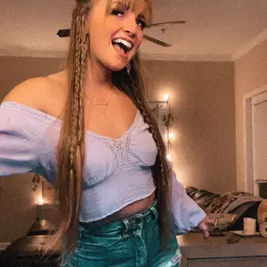 Profile Picture of   Scarlet Thomas... (@scarletthomas) on Tiktok