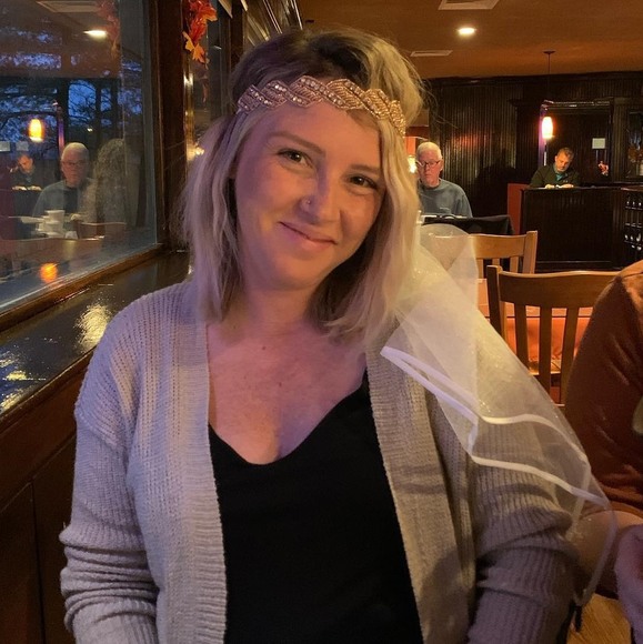 Profile Picture of Mindy Hiner (@mindyhiner01) on Poshmark