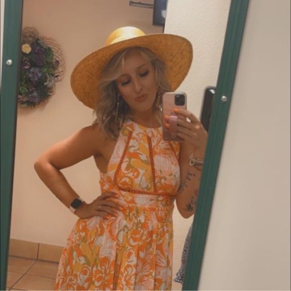 Profile Picture of Kendra Bednorz (@kbednorzsquared) on Poshmark