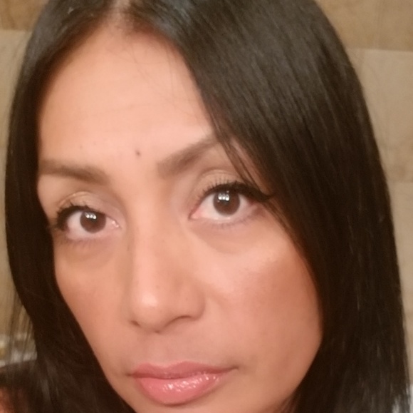 Profile Picture of Rocio Mantilla (@rociomantilla) on Poshmark