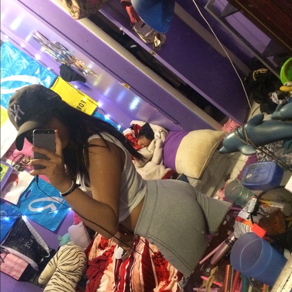 Profile Picture of Darcy Saesee (@darcysaesee) on Poshmark